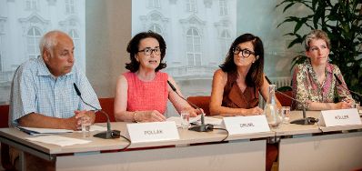 Am 8. Juni 2015 fand eine Pressekonferenz der Bioethikkommission zum Thema &quot;Impfen &ndash; ethische Aspekte; Empfehlungen der Bioethikkommission&quot; statt. Im Bild (v.l.n.r.) die Mitglieder der Bioethikkommision Arnold Pollak, Christiane Druml (Vorsitzende), Ursula K&ouml;ller und Christiane Wendehorst.