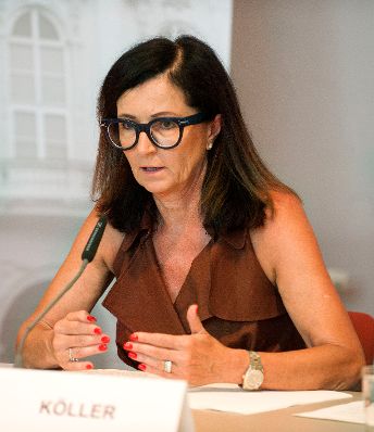 Am 8. Juni 2015 fand eine Pressekonferenz der Bioethikkommission zum Thema &quot;Impfen &ndash; ethische Aspekte; Empfehlungen der Bioethikkommission&quot; statt. Im Bild Ursula K&ouml;ller, Mitglied der Bioethikkommision.