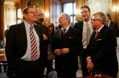 Am 11. Dezember 2015 fand, in Kooperation mit der &Ouml;sterreichischen Verwaltungswissenschaftlichen Gesellschaft (&Ouml;VG), im Ahnensaal des Bundesdenkmalamtes eine Verwaltungswissenschaftliche Matin&eacute;e aus Anlass des bevorstehenden Ruhestandes von Sektionschef Dr. Manfred Matzka, Pr&auml;sident der &Ouml;VG, als Pr&auml;sidialchef des Bundeskanzleramtes statt. Im Bild (v.li.n.r.) Prof. Werner Jann, Priv.-Doz. Alexander Balthasar, Sektionschef Dr. Manfred Matzka, GS Gregor Wenda, Prof. Geert Bouckaert.