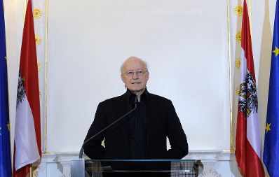 Am 11. M&auml;rz 2016 &uuml;berreichte Sektionschefin Andrea Ecker das &Ouml;sterreichische Ehrenkreuz f&uuml;r Wissenschaft und Kunst an Michael Kunze (im Bild) und Sylvester Levay.