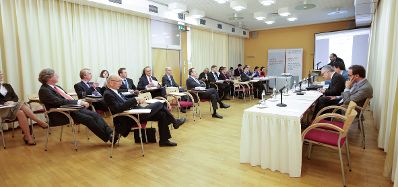 Am 25. und 26. April 2016 fand in der Diplomatischen Akademie die Conference on European Democracy 2016 statt. Blick ins Publikum. Am Pult Priv.-Doz. Balthasar bei der Er&ouml;ffnung. Am Podium (vlnr): Prof. Ongaro, Priv.-Doz. Fischer, Prof. Kornprobst.