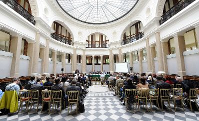 Am 2. Mai 2016 fand eine &ouml;ffentliche Sitzung der Bioethikkommission zum Thema &quot;Von Mensch und Maschine: Roboter in der Pflege&quot; statt.