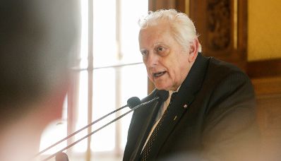 Am 3. Mai 2016 &uuml;berreichte Ministerialrat Reinhold Hohengartner das Goldene Ehrenzeichen f&uuml;r Verdienste um die Republik &Ouml;sterreich an Josef Keler (im Bild).