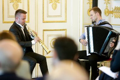 Am 10. Juni 2016 &uuml;berreichte Ministerialr&auml;tin Gudrun Schreiber das &Ouml;sterreichische Ehrenkreuz f&uuml;r Wissenschaft und Kunst an Kristin Feireiss.