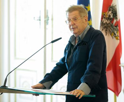 Am 10. Juni 2016 &uuml;berreichte Ministerialr&auml;tin Gudrun Schreiber das &Ouml;sterreichische Ehrenkreuz f&uuml;r Wissenschaft und Kunst an Kristin Feireiss. Im Bild Laudator Wolf Prix.