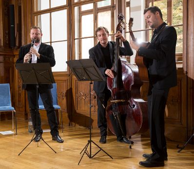 Am 10. Oktober 2016 &uuml;berreichte Ministerialrat Reinhold Hohengartner das Goldene Ehrenzeichen f&uuml;r Verdienste um die Republik &Ouml;sterreich an Karl Heinz Stradal und die Urkunde, mit der Andreas Pittler der Berufstitel Professor verliehen wurde.