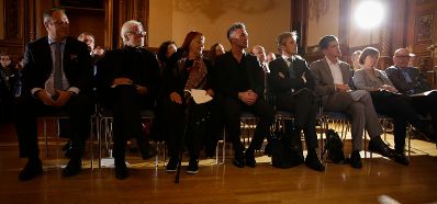 Am 17. Oktober 2016 &uuml;berreichte Ministerialrat Reinhold Hohengartner die Urkunden, mit denen Burkhard Werner Ren&eacute; Ernst und Peter Gruber der Berufstitel Professor verliehen wurde.