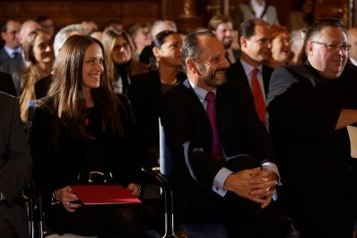 Am 17. Oktober 2016 &uuml;berreichte Ministerialrat Reinhold Hohengartner die Urkunden, mit denen Burkhard Werner Ren&eacute; Ernst und Peter Gruber der Berufstitel Professor verliehen wurde.
