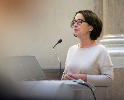 Am 18. November 2016 fand eine &ouml;ffentliche Sitzung der deutschsprachigen nationalen Bioethikkommissionen zum Thema &quot;CRISPR-CAS 9 - was bringt die Zukunft?&quot; statt. Im Bild Christiane Druml, Vorsitzende der Bioethikkommission beim Bundeskanzleramt bei der Begr&uuml;&szlig;ung.