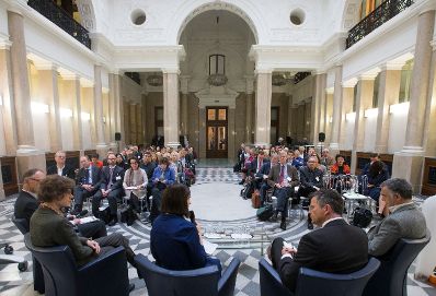 Am 18. November 2016 fand eine &ouml;ffentliche Sitzung der deutschsprachigen nationalen Bioethikkommissionen zum Thema &quot;CRISPR-CAS 9 - was bringt die Zukunft?&quot; statt.