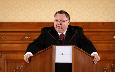 Am 5. Dezember 2016 &uuml;berreichte Ministerialrat Reinhold Hohengartner (im Bild) das Goldene Ehrenzeichen f&uuml;r Verdienste um die Republik &Ouml;sterreich an Ursi F&uuml;rtler und an Victoria Trauttmansdorff-Sprenger.