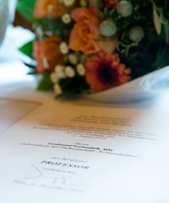 Am 12. Dezember 2016 &uuml;berreichte Ministerialrat Reinhold Hohengartner die Urkunden, mit denen Ferdinand Germadnik und Herbert Ziehensack der Berufstitel Professor verliehen wurde.