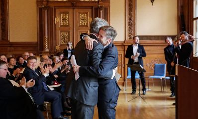 Am 16. J&auml;nner 2017 &uuml;berreichte Reinhold Hohengartner das &Ouml;sterreichische Ehrenkreuz f&uuml;r Wissenschaft und Kunst an Gerald Leitner.