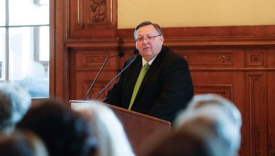 Am 16. J&auml;nner 2017 &uuml;berreichte Reinhold Hohengartner (im Bild) das &Ouml;sterreichische Ehrenkreuz f&uuml;r Wissenschaft und Kunst an Gerald Leitner.