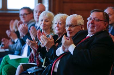 Am 23. J&auml;nner 2017 &uuml;berreichte Reinhold Hohengartner das &Ouml;sterreichische Ehrenkreuz f&uuml;r Wissenschaft und Kunst an Peter Eschberg.