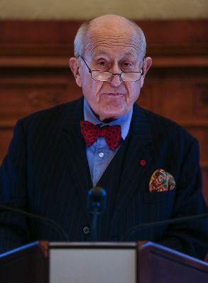 Am 23. J&auml;nner 2017 &uuml;berreichte Reinhold Hohengartner das &Ouml;sterreichische Ehrenkreuz f&uuml;r Wissenschaft und Kunst an Peter Eschberg.