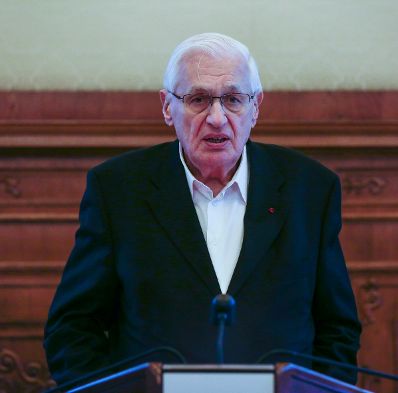 Am 23. J&auml;nner 2017 &uuml;berreichte Reinhold Hohengartner das &Ouml;sterreichische Ehrenkreuz f&uuml;r Wissenschaft und Kunst an Peter Eschberg (im Bild.).