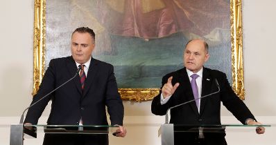 Am 28. Februar 2017 fand das Medienbriefing &uuml;ber die Regierungssitzung statt. Im Bild Verteidigungsminister Hans Peter Doskozil (l.) und Innenminister Wolfgang Sobotka (r.).