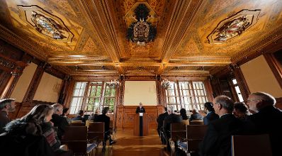 Am 19. April 2017 &uuml;berreichte Reinhold Hohengartner das &Ouml;sterreichische Ehrenkreuz f&uuml;r Wissenschaft und Kunst 1. Klasse an Helmuth A. Niederle. Im Bild der Laudator Christoph Lehner.