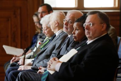 Am 19. April 2017 &uuml;berreichte Reinhold Hohengartner das &Ouml;sterreichische Ehrenkreuz f&uuml;r Wissenschaft und Kunst 1. Klasse an Helmuth A. Niederle.