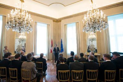 Am 4. Mai 2017 &uuml;berreichte Ministerialrat Oliver Henhapel das Gro&szlig;e Silberne Ehrenzeichen f&uuml;r Verdienste um die Republik &Ouml;sterreich an Konsistorialrat Bruno Hubl, Abt des Benediktinerstiftes Admont.