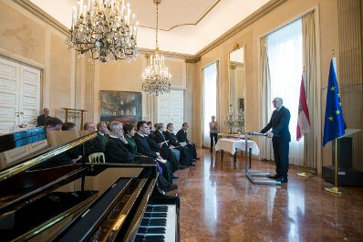 Am 4. Mai 2017 &uuml;berreichte Ministerialrat Oliver Henhapel das Gro&szlig;e Silberne Ehrenzeichen f&uuml;r Verdienste um die Republik &Ouml;sterreich an Konsistorialrat Bruno Hubl, Abt des Benediktinerstiftes Admont.