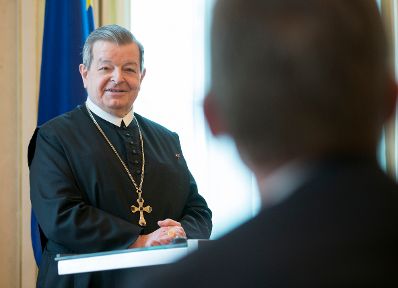 Am 4. Mai 2017 &uuml;berreichte Ministerialrat Oliver Henhapel das Gro&szlig;e Silberne Ehrenzeichen f&uuml;r Verdienste um die Republik &Ouml;sterreich an Konsistorialrat Bruno Hubl (im Bild), Abt des Benediktinerstiftes Admont.