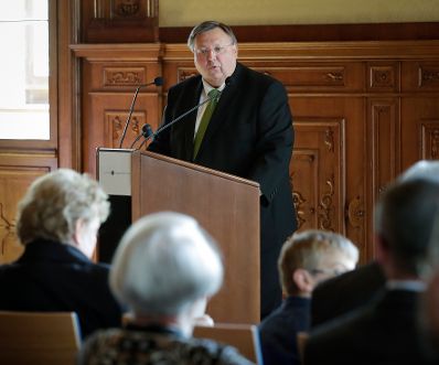 Am 8. Mai 2017 &uuml;berreichte Reinhold Hohengartner (im Bild) das &Ouml;sterreichische Ehrenkreuz f&uuml;r Wissenschaft und Kunst an Dorit Zorn-St&auml;ttner.