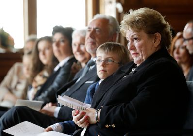 Am 8. Mai 2017 &uuml;berreichte Reinhold Hohengartner das &Ouml;sterreichische Ehrenkreuz f&uuml;r Wissenschaft und Kunst an Dorit Zorn-St&auml;ttner (r.).