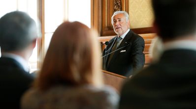 Am 8. Mai 2017 &uuml;berreichte Reinhold Hohengartner das Goldene Ehrenzeichen f&uuml;r Verdienste um die Republik &Ouml;sterreich an Gerhard Ederndorfer (im Bild).