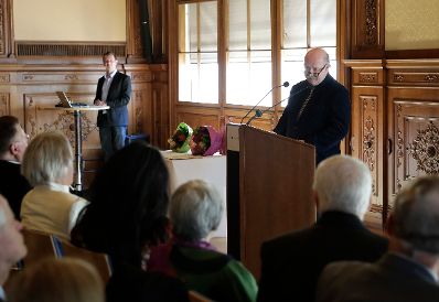 Am 19. Mai 2017 &uuml;berreichte Reinhold Hohengartner die Urkunden, mit denen Titus Leber und Hubert Sielecki der Berufstitel Professor verliehen wurde. Im Bild Laudator Ali Meyer.