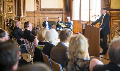 Am 29. Mai 2017 &uuml;berreichte Reinhold Hohengartner die Urkunde, mit der Gerhard Jelinek der Berufstitel Professor verliehen wurde.