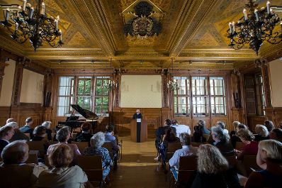 Am 6. Juni 2017 &uuml;berreichte Reinhold Hohengartner das &Ouml;sterreichische Ehrenkreuz f&uuml;r Wissenschaft und Kunst an Hans Hoffer.