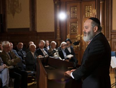 Am 7. Juni 2017 &uuml;berreichte Reinhold Hohengartner die Urkunde, mit der Fritz Rubin-Bittmann der Berufstitel Professor verliehen wurde. Im Bild der Laudator Rabbiner Jacob I. Biderman.