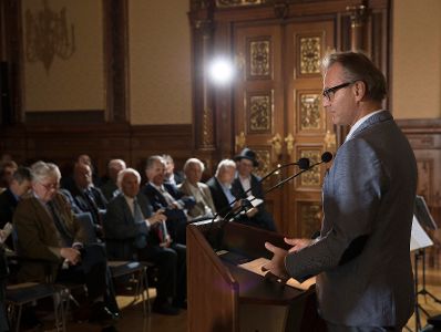 Am 7. Juni 2017 &uuml;berreichte Reinhold Hohengartner die Urkunde, mit der Fritz Rubin-Bittmann der Berufstitel Professor verliehen wurde. Im Bild der Laudator Josef Neumayr.