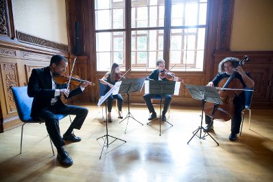 Am 12. Juni 2017 &uuml;berreichte Reinhold Hohengartner die Urkunde, mit der Ingrid Fuchs der Berufstitel Professorin verliehen wurde.