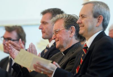 Am 14. Juni 2017 &uuml;berreichte Ministerialrat Oliver Henhapel das Gro&szlig;e Silberne Ehrenzeichen f&uuml;r Verdienste um die Republik &Ouml;sterreich an Konsistorialrat Karl R&uuml;hringer.