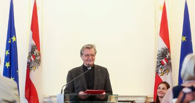 Am 14. Juni 2017 &uuml;berreichte Ministerialrat Oliver Henhapel das Gro&szlig;e Silberne Ehrenzeichen f&uuml;r Verdienste um die Republik &Ouml;sterreich an Konsistorialrat Karl R&uuml;hringer (im Bild).