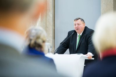 Am 9. November 2017 &uuml;berreichte Reinhold Hohengartner (im Bild) das Goldene Ehrenzeichen f&uuml;r Verdienste um die Republik &Ouml;sterreich an Rosemarie Benedikt.