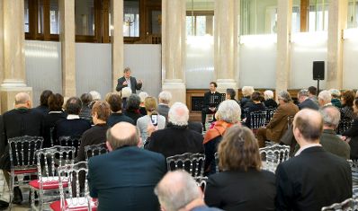 Am 5. Dezember 2017 &uuml;berreichte Sektionschef J&uuml;rgen Meindl das &Ouml;sterreichische Ehrenkreuz f&uuml;r Wissenschaft und Kunst I. Klasse an Ernst Kovacic.