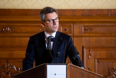 Am 4. Juli 2018 wurden das Goldene Ehrenzeichen f&uuml;r Verdienste um die Republik &Ouml;sterreich an Karl Pfeiffer und das &Ouml;sterreichische Ehrenkreuz f&uuml;r Wissenschaft und Kunst I. Klasse an Franz Oswald &uuml;berreicht. Im Bild Sektionschef J&uuml;rgen Meindl bei der Begr&uuml;&szlig;ung.