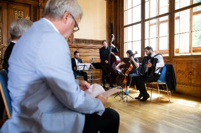 Am 4. Juli 2018 wurden das Goldene Ehrenzeichen f&uuml;r Verdienste um die Republik &Ouml;sterreich an Karl Pfeiffer und das &Ouml;sterreichische Ehrenkreuz f&uuml;r Wissenschaft und Kunst I. Klasse an Franz Oswald &uuml;berreicht.