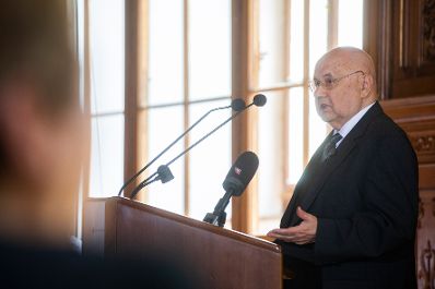 Am 4. Juli 2018 wurden das Goldene Ehrenzeichen f&uuml;r Verdienste um die Republik &Ouml;sterreich an Karl Pfeiffer (im Bild) und das &Ouml;sterreichische Ehrenkreuz f&uuml;r Wissenschaft und Kunst I. Klasse an Franz Oswald &uuml;berreicht