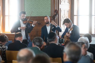 Am 12. Juli 2018 wurden die Urkunden &uuml;ber die Verleihung des Berufstitels Professorin an Brigitte Rosemarie Winkler und des Berufstitels Professor an Stefaan Missinne &uuml;berreicht.