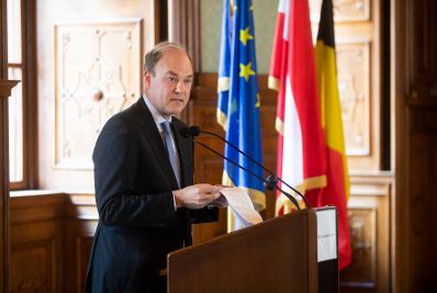 Am 12. Juli 2018 wurden die Urkunden &uuml;ber die Verleihung des Berufstitels Professorin an Brigitte Rosemarie Winkler und des Berufstitels Professor an Stefaan Missinne &uuml;berreicht. Im Bild der Laudator Willem Van de Voorde.