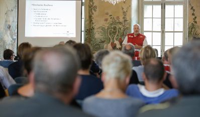 Am 4. September 2018 fand eine Veranstaltung zum Thema &quot;Gesundheits(not)versorgung nach einem Blackout&quot; statt. Im Bild Landesrettungskommandant Karl-Dieter Br&uuml;ckner.