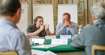 Am 4. September 2018 fand eine Veranstaltung zum Thema &quot;Gesundheits(not)versorgung nach einem Blackout&quot; statt. Im Bild Leiterin Ilse Simma-Boyd (l.) und Harald Sch&ouml;nberger (r.).