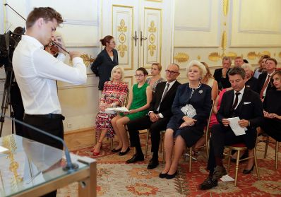 Am 21. September 2018 wurde die Urkunde &uuml;ber die Verleihung des Berufstitels Professorin an die Vize-Honorarkonsulin der Republik Senegal Birgit Sarata &uuml;berreicht.