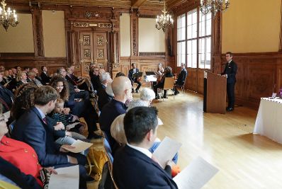 Am 15. Oktober 2018 &uuml;berreichte Sektionschef J&uuml;rgen Meindl (r.) das &Ouml;sterreichische Ehrenkreuz f&uuml;r Wissenschaft und Kunst I. Klasse an B&aacute;lint Andr&aacute;s Varga und den Berufstitel Professor an Anton Gatnar.