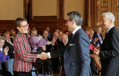 Am 15. Oktober 2018 &uuml;berreichte Sektionschef J&uuml;rgen Meindl (2.v.r) das &Ouml;sterreichische Ehrenkreuz f&uuml;r Wissenschaft und Kunst I. Klasse an B&aacute;lint Andr&aacute;s Varga (r.) und den Berufstitel Professor an Anton Gatnar.